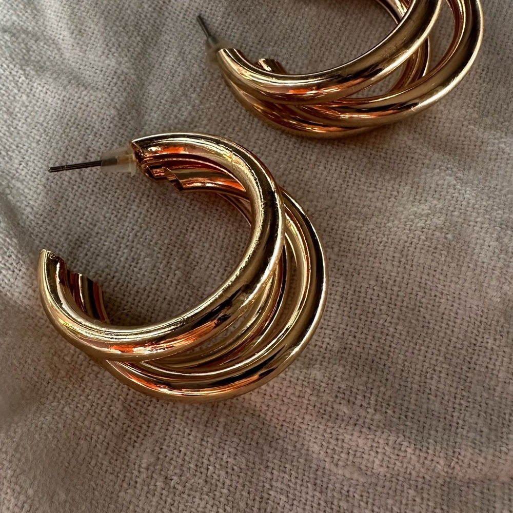 ✨Elegant Gold Hoop Earrings